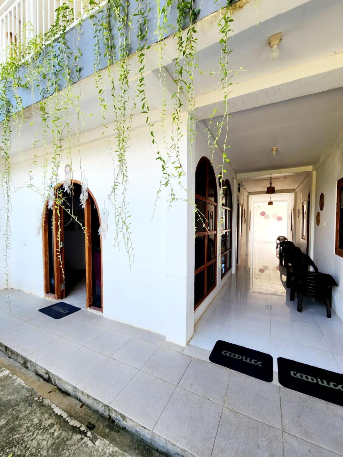 D'Flora Homestay Лабуан Баджо Екстериор снимка