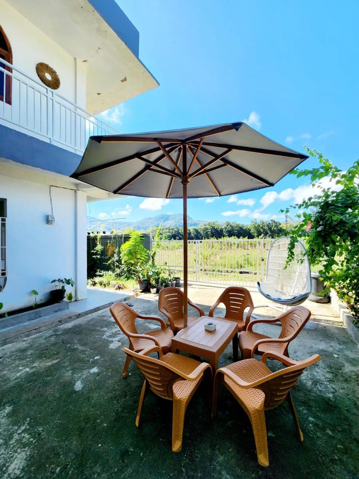 D'Flora Homestay Лабуан Баджо Екстериор снимка