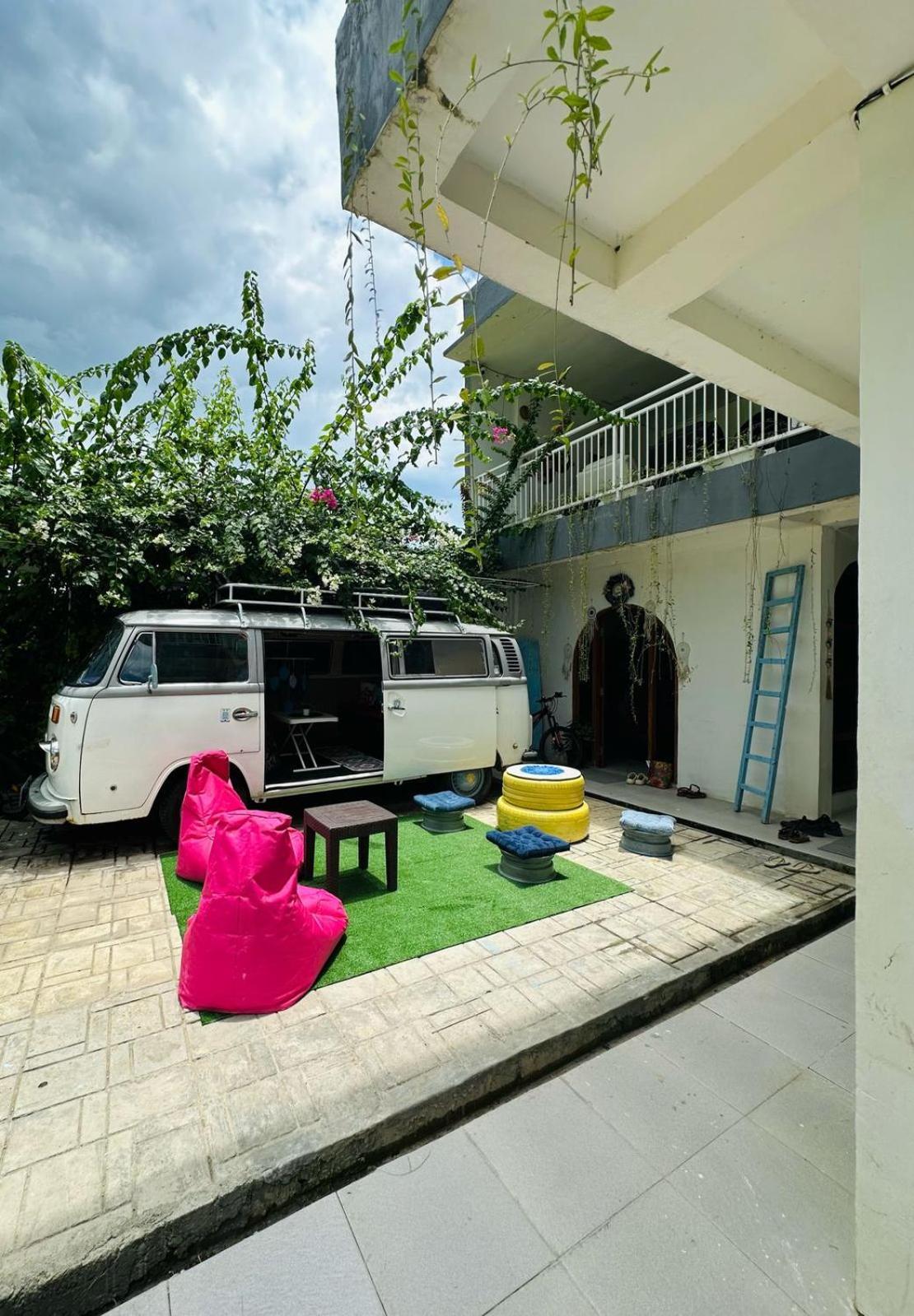 D'Flora Homestay Лабуан Баджо Екстериор снимка
