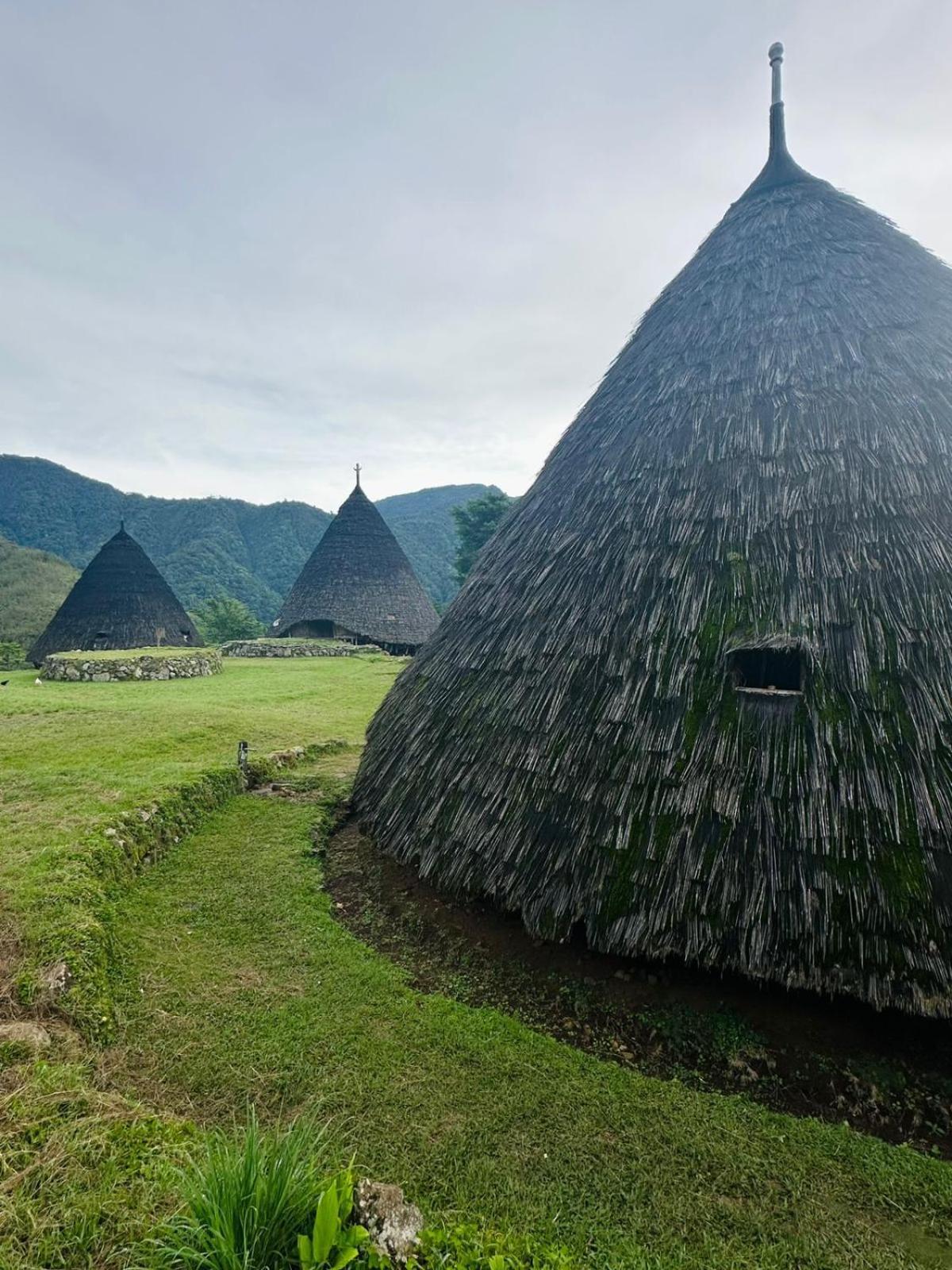 D'Flora Homestay Лабуан Баджо Екстериор снимка