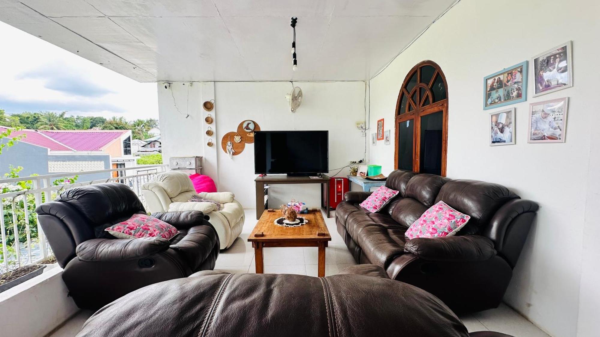 D'Flora Homestay Лабуан Баджо Екстериор снимка